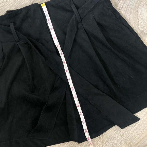 Black Tie-front Paperbag Shorts - Picture 6 of 6